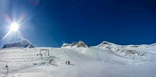 雪山日出美景