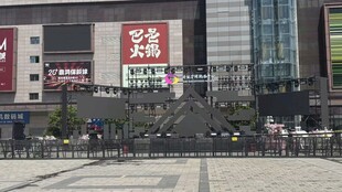 城市街头的大型活动现场欧思文化