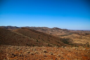 广袤荒野山地景观