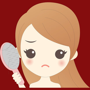 女孩手持梳子面露愁容