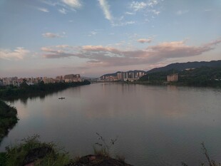 湖畔黄昏美景