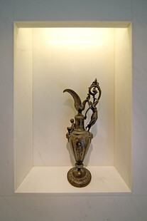精致青铜雕塑摆件展示