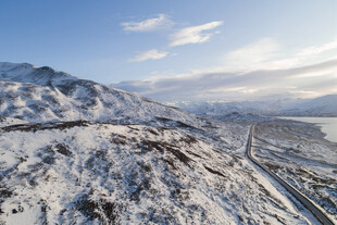 雪山壮丽风光俯瞰图