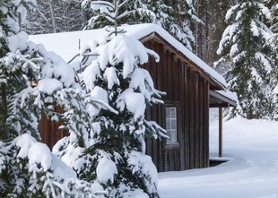 雪覆小屋