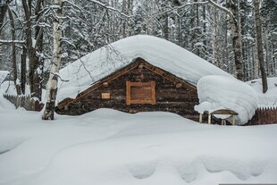 雪覆木屋