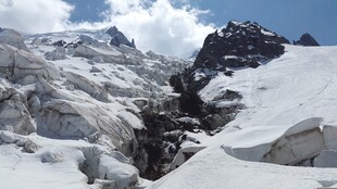 雪山壮丽景观