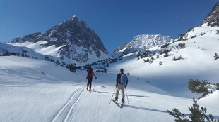 雪山徒步者的壮丽旅程