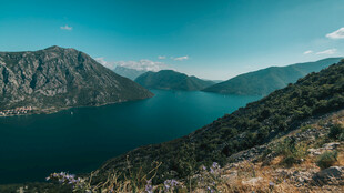 壮丽山水湖景风光图