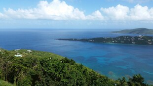 俯瞰碧海青山美丽景致
