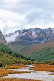 山间河谷美景