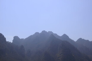 巍峨群山