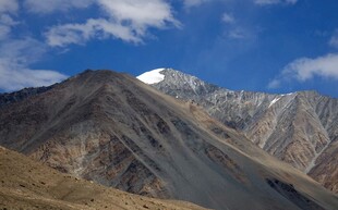 壮丽高山雪景