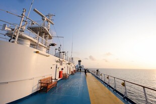 海上轮船甲板风光