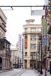 老上海风情街道景象
