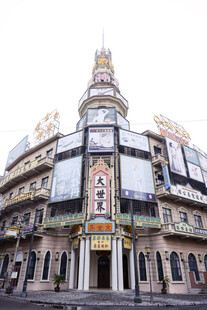 复古华丽的多层建筑外观