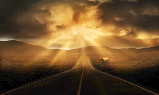 落日下的公路美景