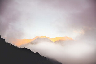 山间云海日出美景