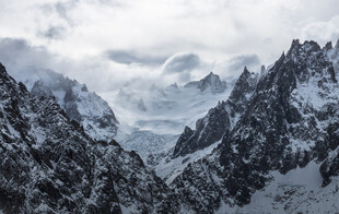 壮丽雪山景观