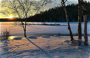 冬日湖畔雪景日落美景