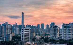 城市天际线夕阳下的繁华