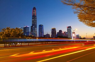 城市夜景与道路光影