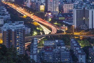 城市夜景中的繁华立交桥
