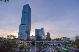 城市天际线中的摩天大楼