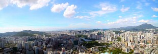 城市与远山的美丽景致