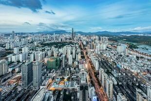 俯瞰繁华都市天际线
