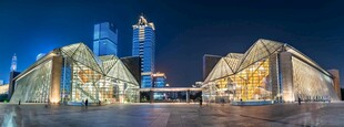 城市璀璨夜景建筑群