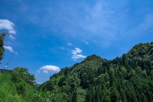 青山蓝天美景