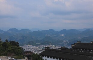 山间城镇远景