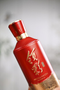 红色酒瓶