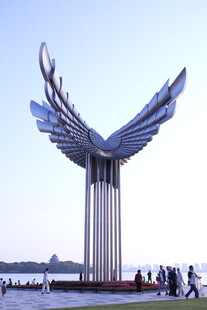 展翅雕塑城市独特风景线