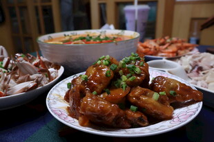 美味中式菜肴丰盛餐桌