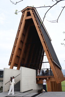 独特三角造型现代建筑