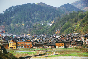 山间古朴村落美景