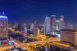城市璀璨夜景俯瞰图