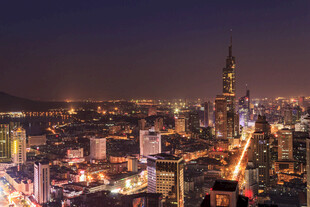 城市璀璨夜景俯瞰图