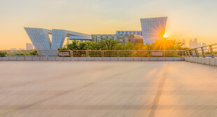 夕阳下的现代建筑景观