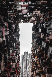 高楼间的城市天际线