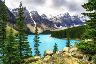 美丽的高山湖泊自然景观
