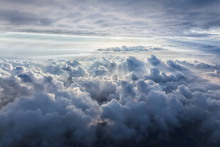 高空云海壮丽景观