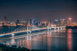 城市夜景桥梁璀璨灯光秀