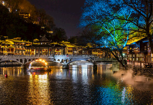 江南水乡夜景梦幻迷人