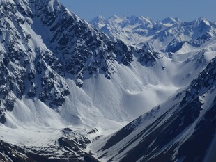 壮丽雪山景观
