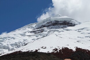 巍峨雪山美景