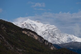 雪山远景