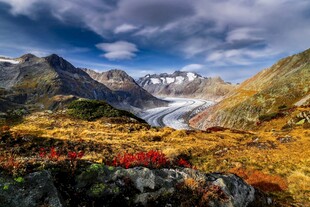 秋日山间壮丽美景