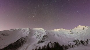雪山夜空美景